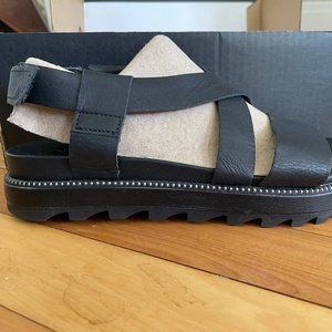 Sorel, Size 7, Roaming Criss Cross Sandal, Black